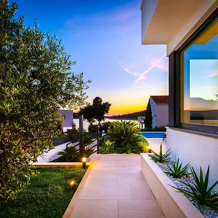 Luxurioese Dolce Direkt Am Mit Privatem Pool Und Parkplatz بيت للعطل *