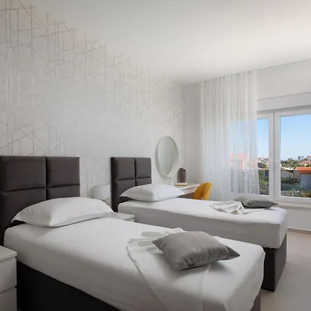 Luxurioese Dolce Direkt Am Mit Privatem Pool Und Parkplatz بيت للعطل