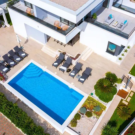 Luxurioese Dolce Direkt Am Mit Privatem Pool Und Parkplatz *