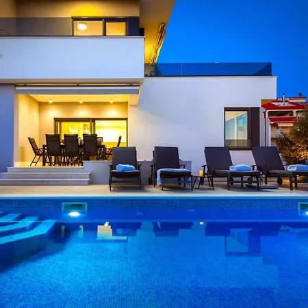 بيت للعطل Luxurioese Dolce Direkt Am Mit Privatem Pool Und Parkplatz