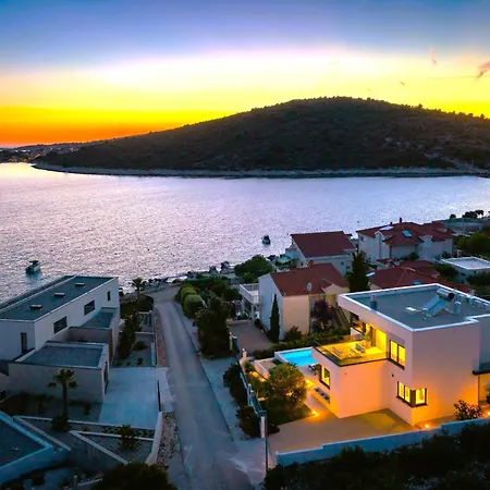 Luxurioese Dolce Direkt Am Mit Privatem Pool Und Parkplatz سيفيد