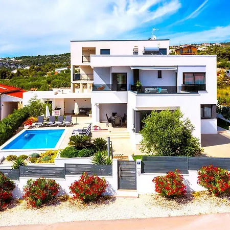 Luxurioese Dolce Direkt Am Mit Privatem Pool Und Parkplatz *