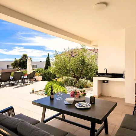 Luxurioese Dolce Direkt Am Mit Privatem Pool Und Parkplatz بيت للعطل