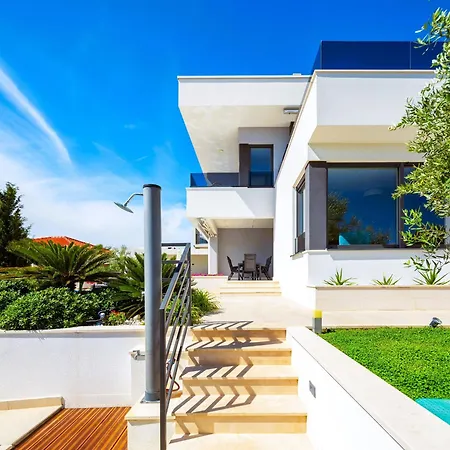 Luxurioese Dolce Direkt Am Mit Privatem Pool Und Parkplatz بيت للعطل *