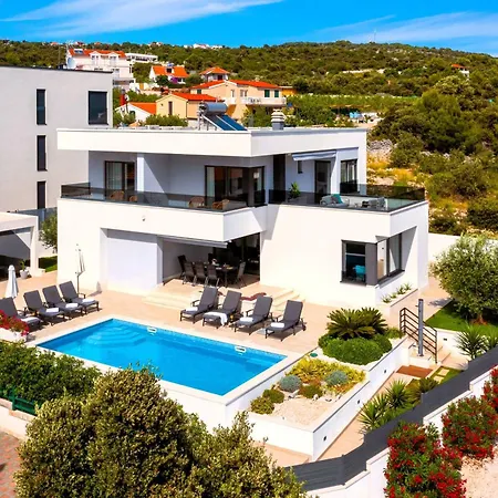 Luxurioese Dolce Direkt Am Mit Privatem Pool Und Parkplatz * سيفيد